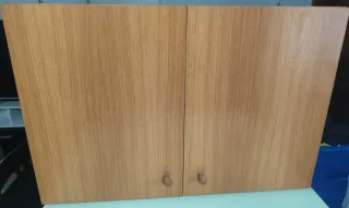 Armario de madera marrón