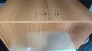 Armario de madera marrón