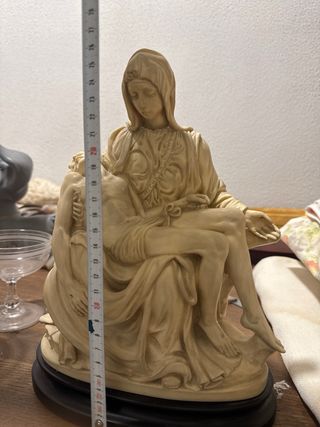 Figura La Piedad Miguel Ángel Resina