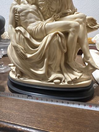 Figura La Piedad Miguel Ángel Resina