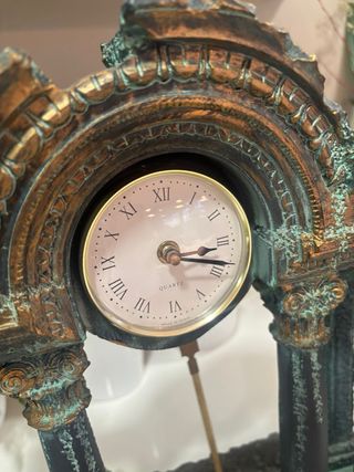 Reloj de sobremesa estilo antiguo