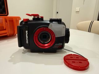 Olympus Tough F 2.0 + Carcasa sumergible PT-056