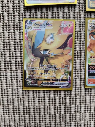 Carte Pokémon VMAX e V ASTRO
