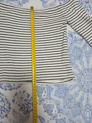 Top primavera/verano Pull & Bear. Talla L.