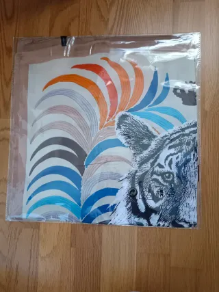 Pañuelo estampado tigre y hojas