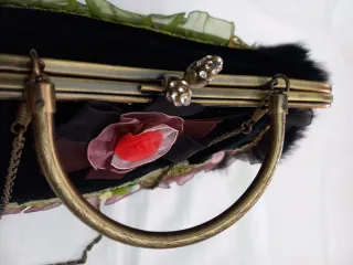 Borsa velluto vittoriano nera con fiori rosa