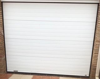 Puerta de garaje 2m alto 2’40m ancho negociable