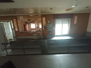 Barra de acero y mueble para cafetera
