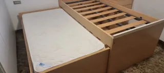 Cama nido de madera y metal