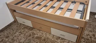Cama nido de madera y metal