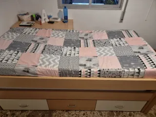 Cama nido de madera y metal
