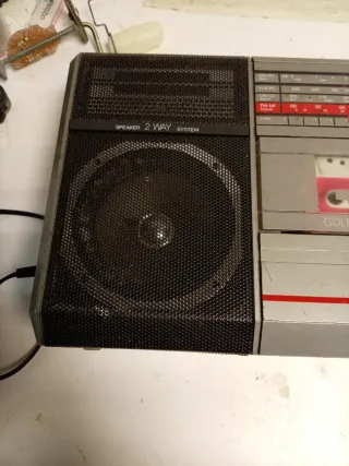 Radio cassette antiguo