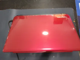 Toshiba i5 8GB RAM 250GB SSD Rojo