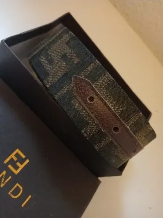 Cinturón marron y Dorado