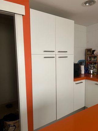Cocina completa: muebles, isla y encimera