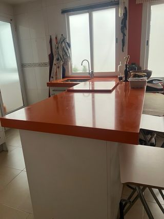Cocina completa: muebles, isla y encimera