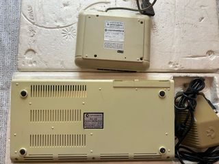 Commodore VIC-20 con cinta y fuente