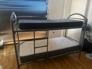 Litera con 2 colchones gris y blanco