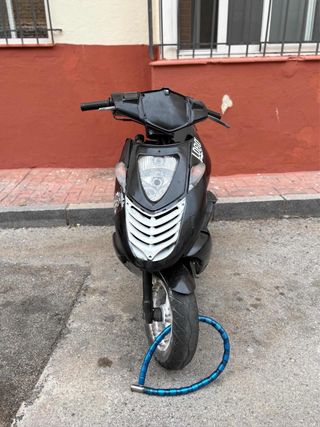 Aprilia Sonic Negra