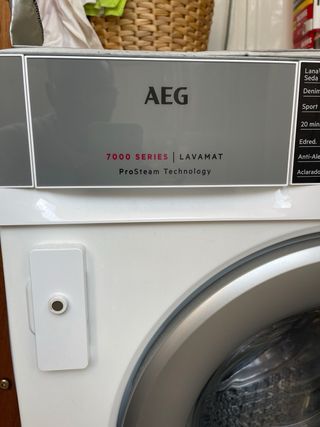 Lavadora AEG 8kg ProSteam Technology