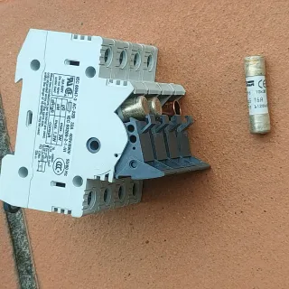 Bloque Portafusibles 4P 32A Wöhner