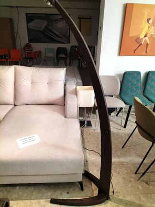 Lámpara de pie de madera