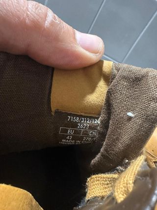 Botín deportivo marrón