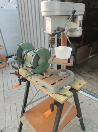 Mesa con taladro y amoladora