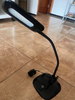 Lámpara LED Escritorio Flexible Negra 1x10€ 2x15€