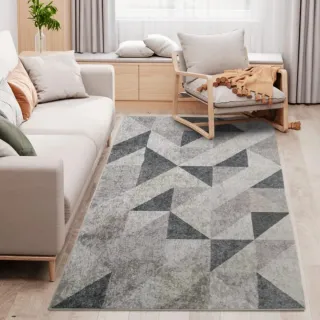 Alfombra geométrica gris y negra