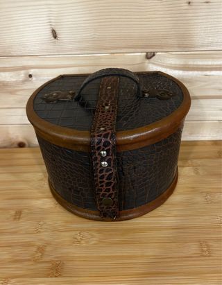 Caja ovalada piel y madera