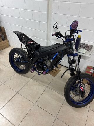 Yamaha DT 50 Supermotard Negra y Azul