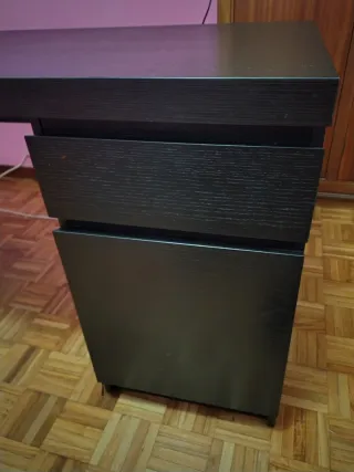Mesa de ordenador negra