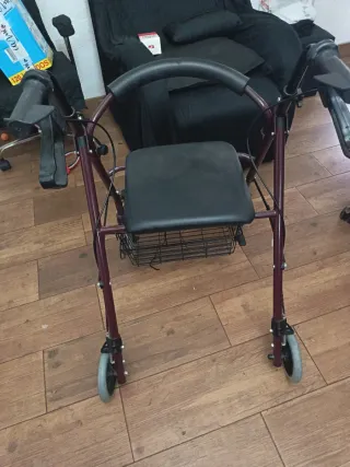 Andador con frenos sin usar