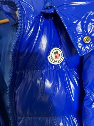 Chaqueta acolchada azul brillante