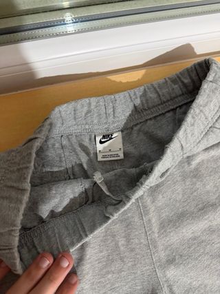 Pantalón corto Nike gris