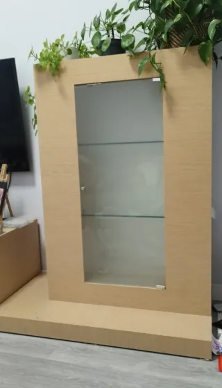 Mueble de salón con vitrina