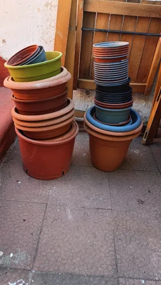 Confezione da 50 vasi/fioriere in plastica