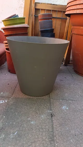 Confezione da 50 vasi/fioriere in plastica