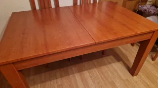 Mesa comedor y 4 sillas de madera