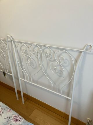 Cabecero de cama de metal blanco