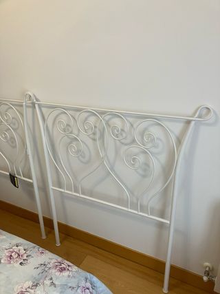 Cabecero de cama de metal blanco
