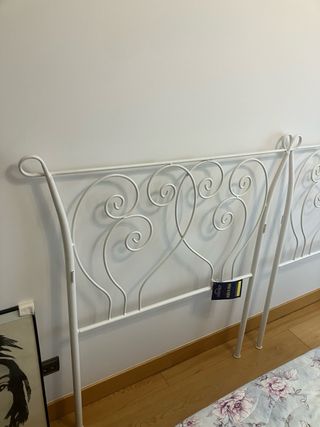 Cabecero de cama de metal blanco