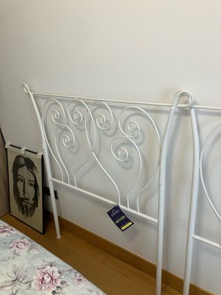 Cabecero de cama de metal blanco