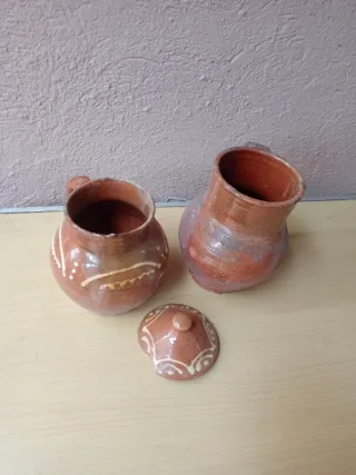 2 Pucheros antiguos de barro