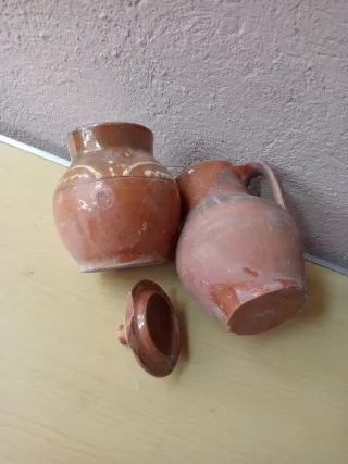 2 Pucheros antiguos de barro