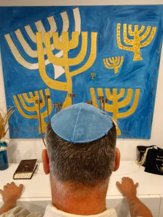 Kipá / Yarmulke azul con estrellas de David