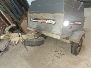 Remolque de coche gris