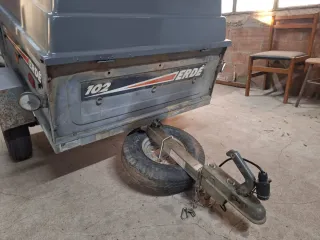 Remolque de coche gris