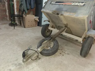 Remolque de coche gris